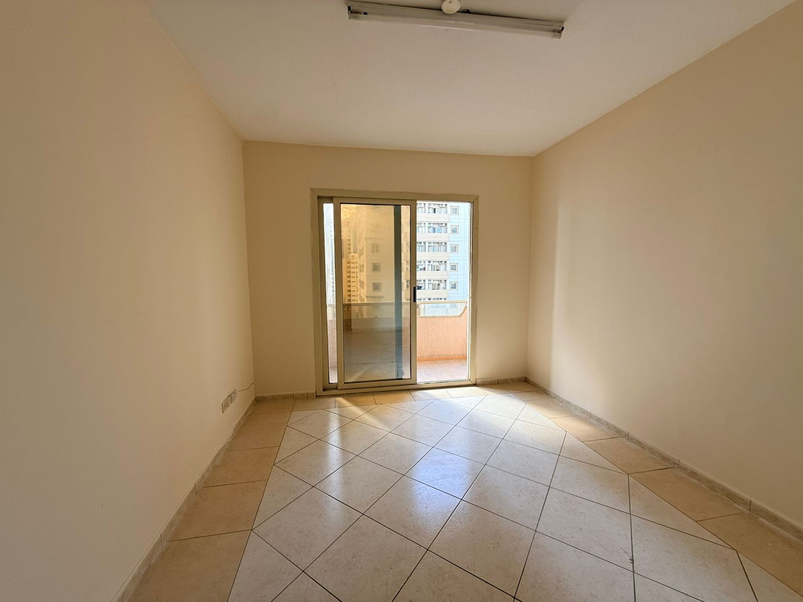 Central Air Conditioning – Balcony – Central Gas – Spacious Area – Modern Finishing – Prime Location – Attractive Price