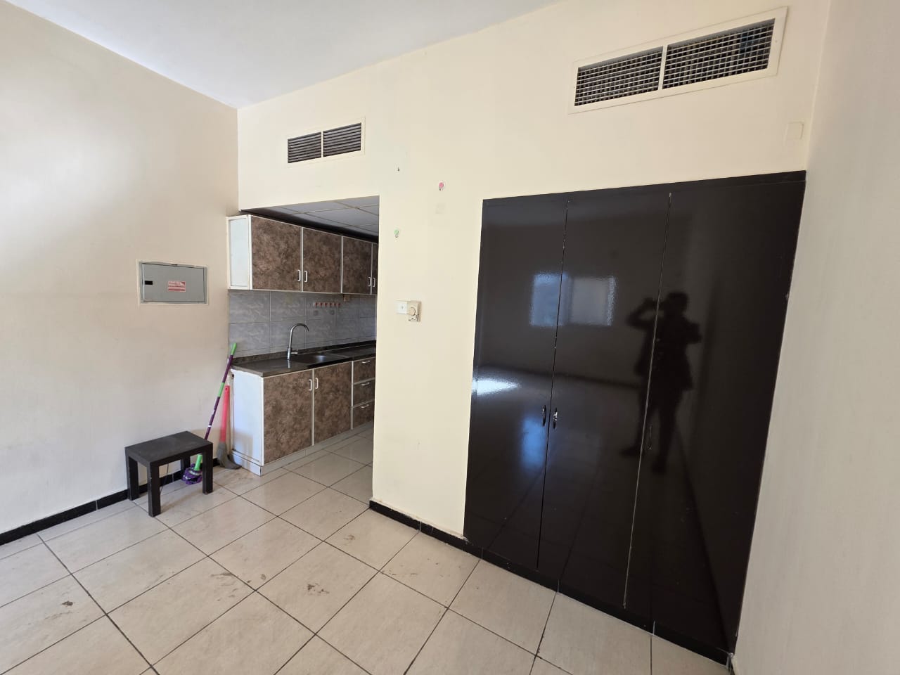 Spacious Studio Rashidiya Near Corniche
