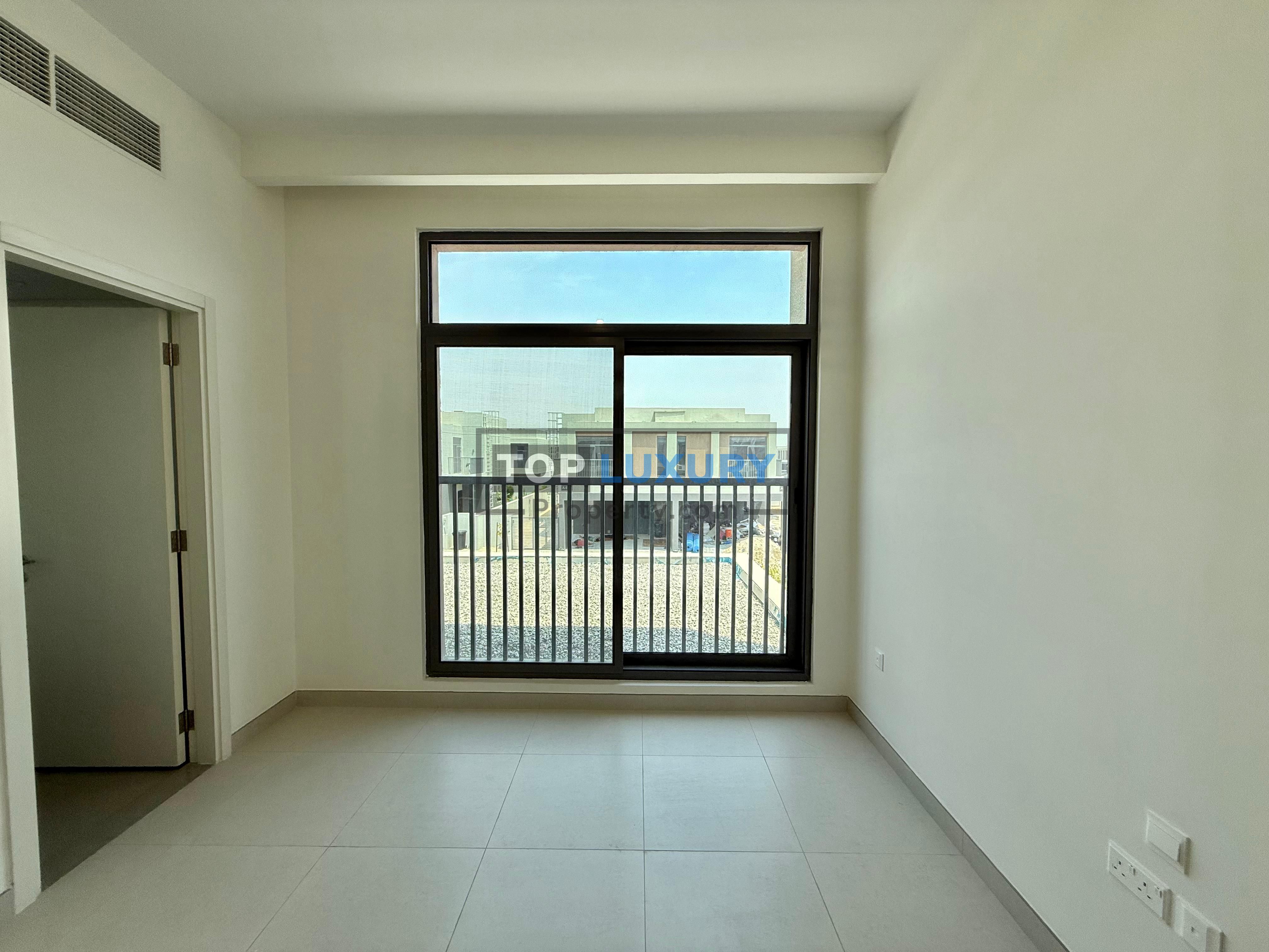3BR+MAID | SINGLE ROW | VACANT