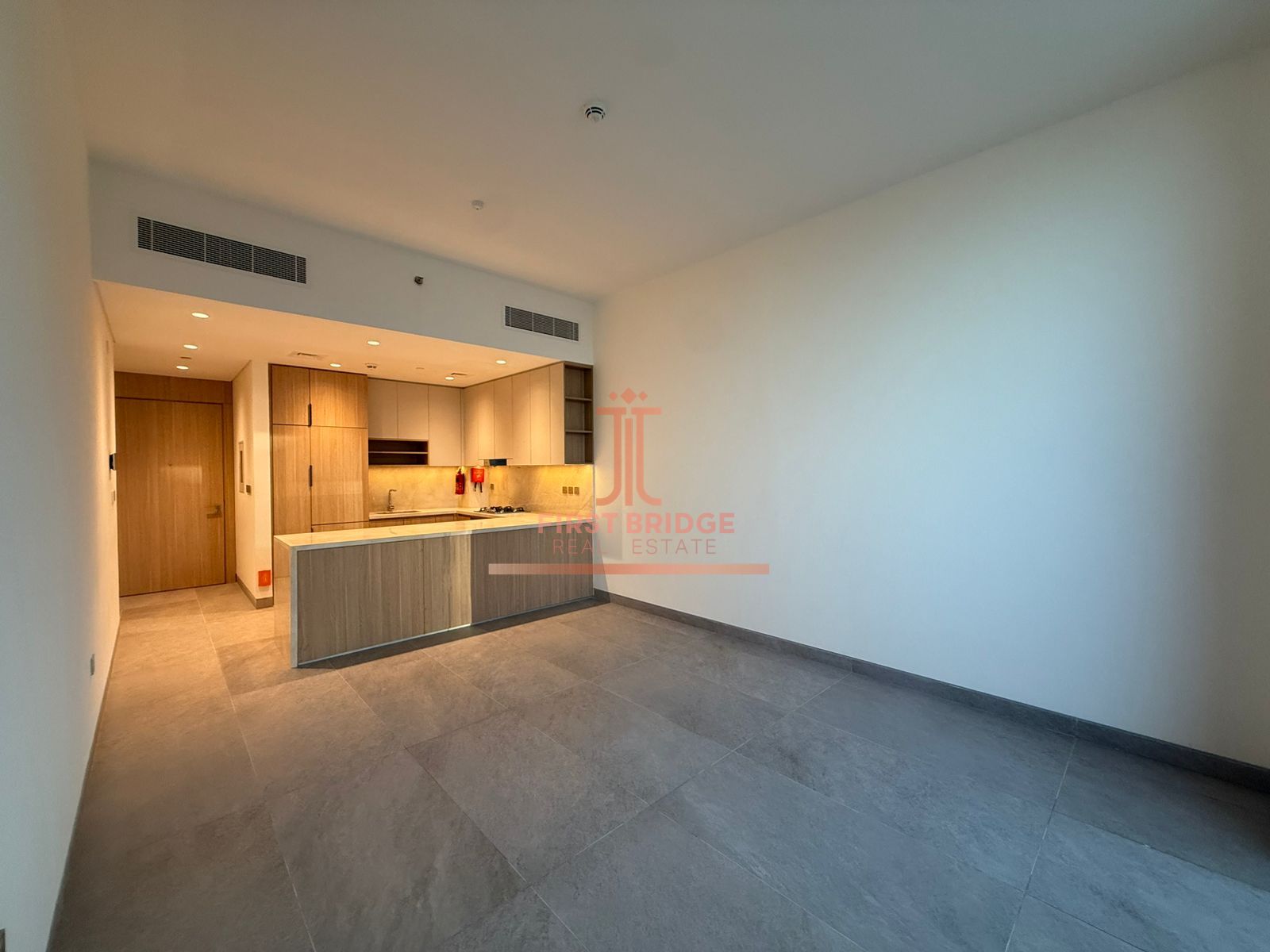 JGE 1 View | Maid Room | Modern Design | Luxurious