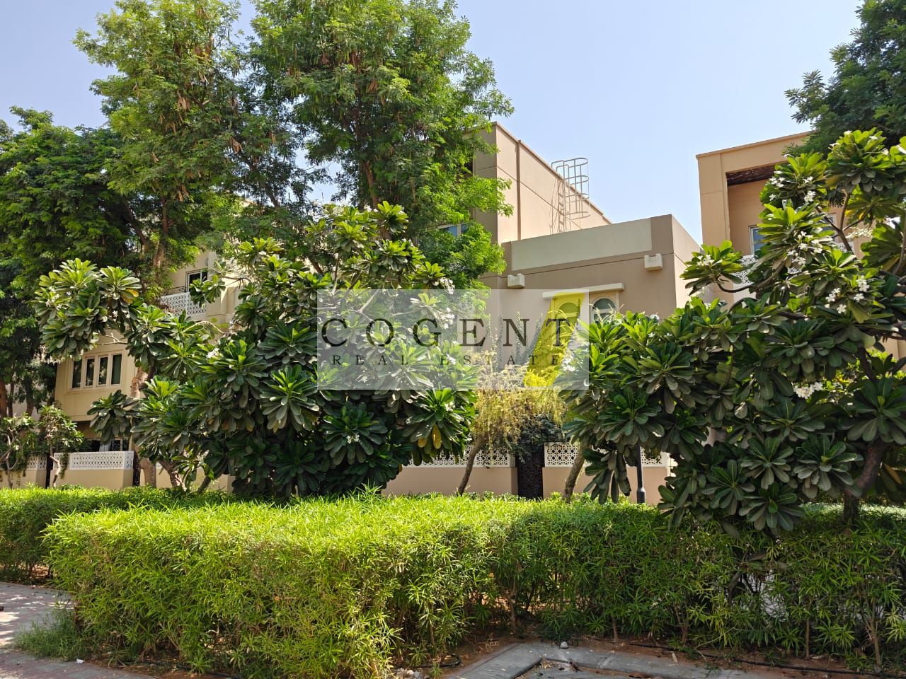 Spacious 3 Bedroom Townhouse|Available Immediately