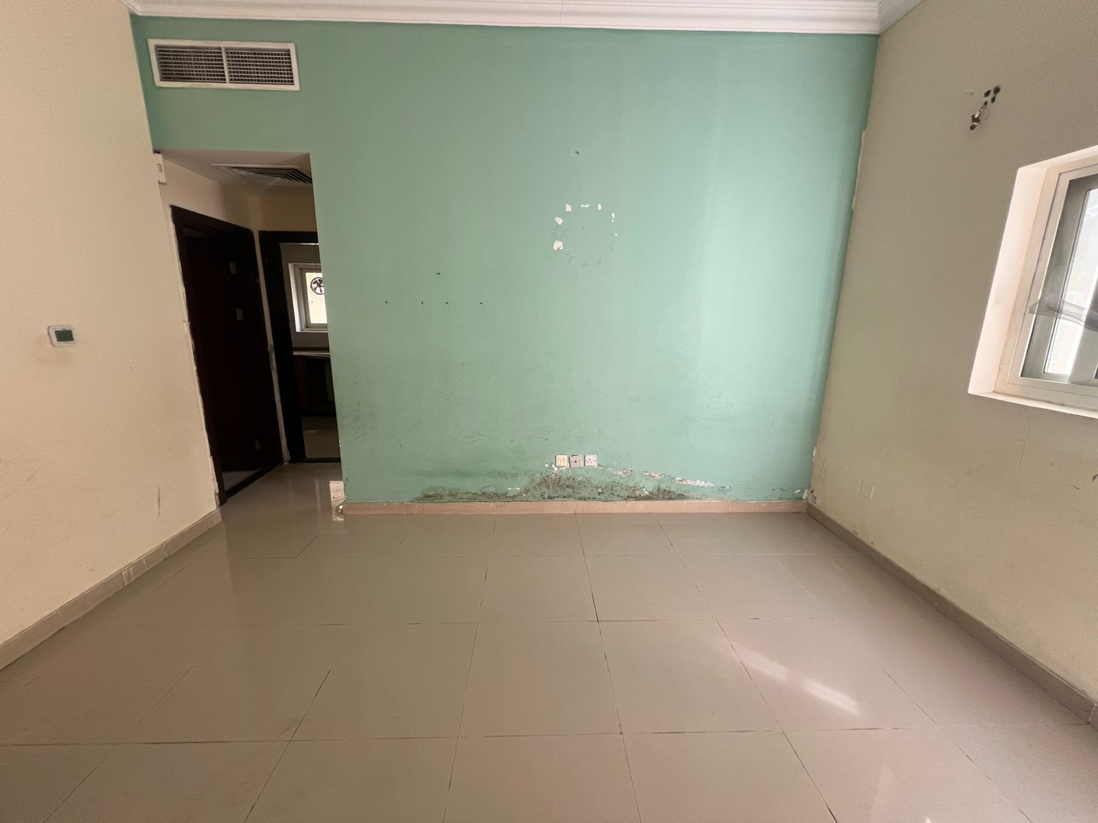 Big Spacious lavish 1bhk fully family Building just rent 32500 front of Muwailah park