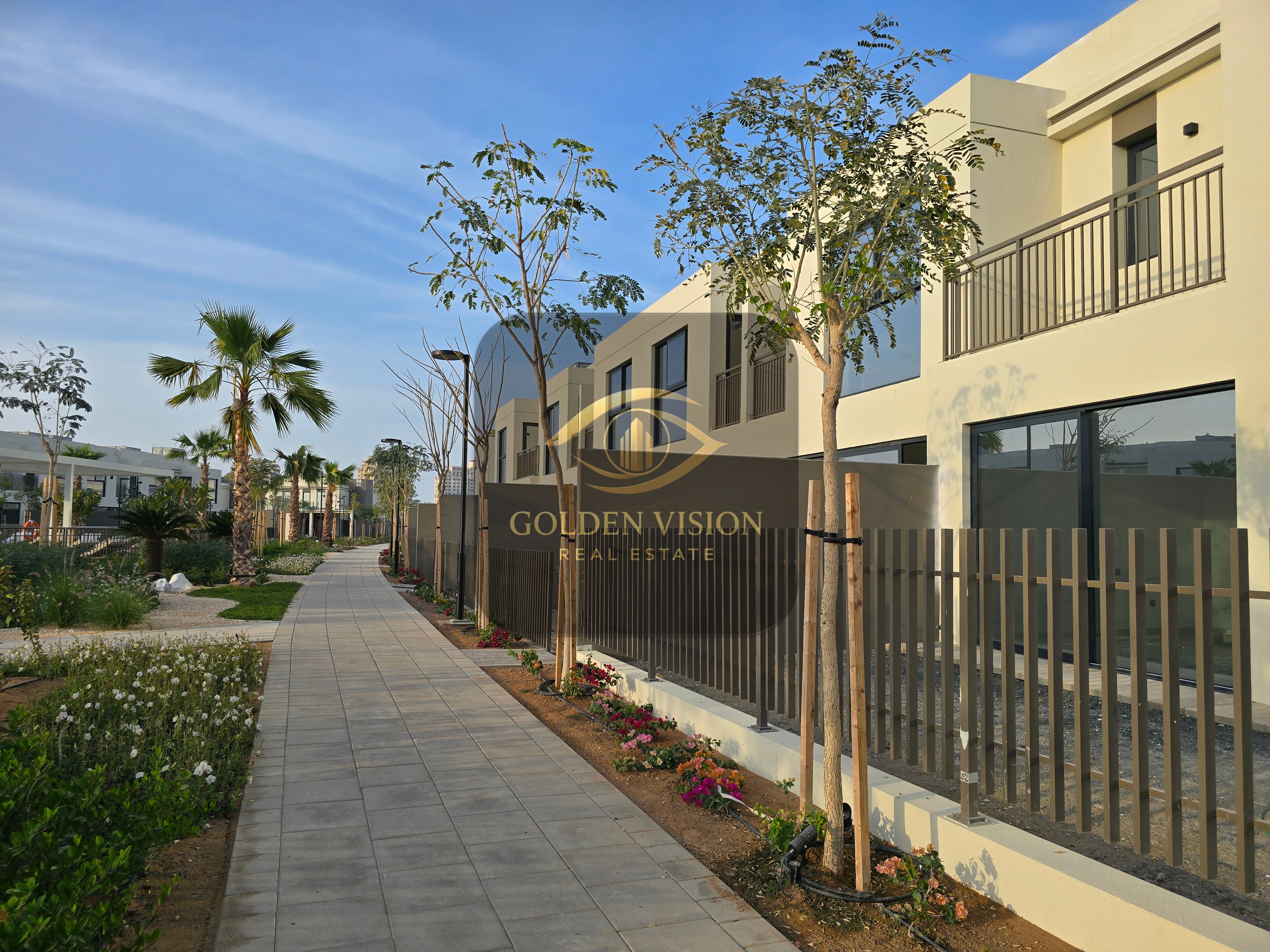 Luxury freehold townhouse Falcon island