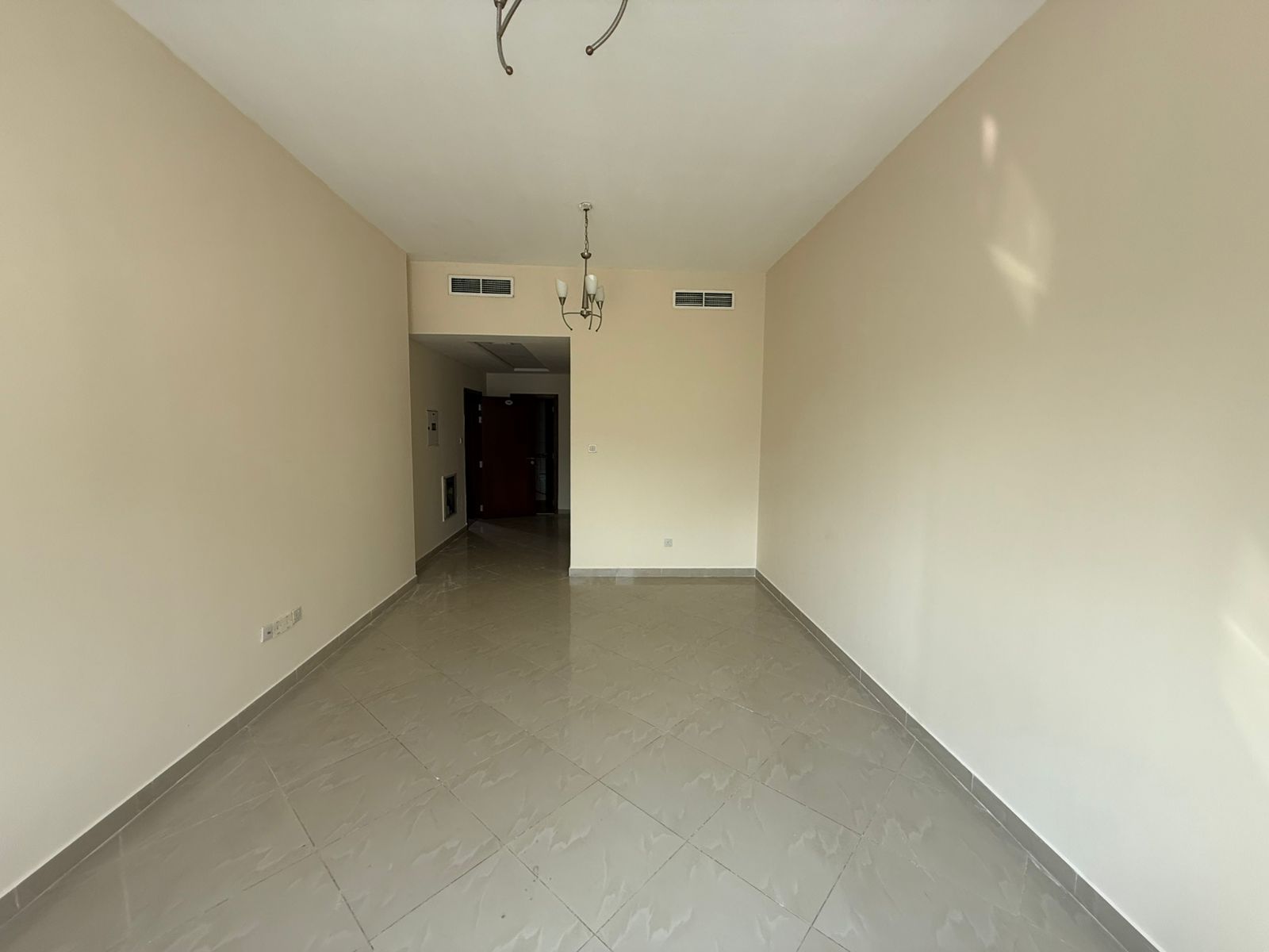Master bedroom with living room, spacious area, 2 bathrooms, kitchen, sea view, air conditioning paid by the landlord