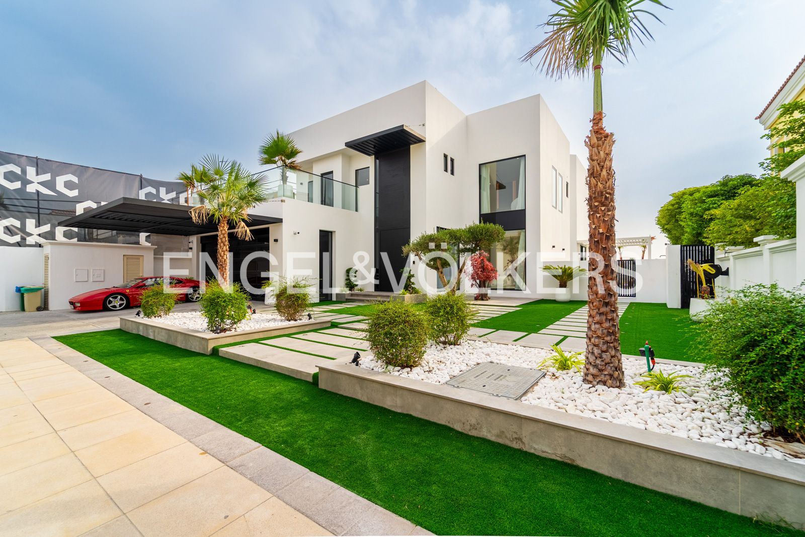 Upgraded Garden Home with Private Beach Access