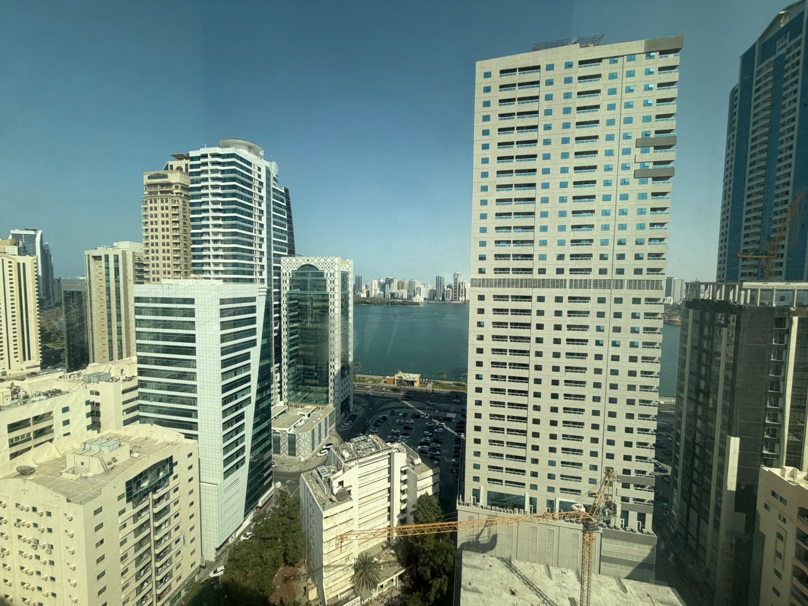 “Sea view with free AC, gym and pool. Prime, lively location near cafés, shops, all services, and close to the Dubai exit. ”