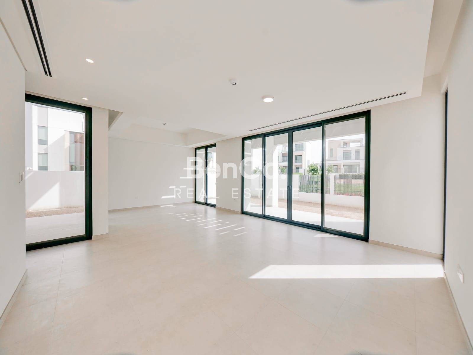 Ready To Move | Park View | Corner Plot