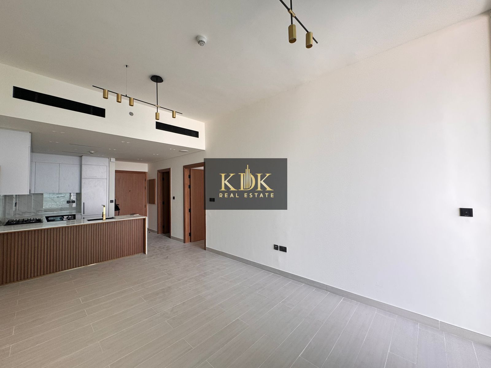Modern 1BHK | Fitted Appliances | Pool View