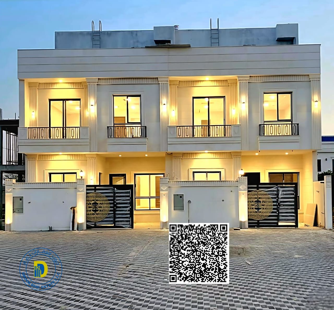 Townhouse for sale on a main street, 5 rooms with a roof terrace, in Al-Haliyo 2 area. Price includes registration fees.