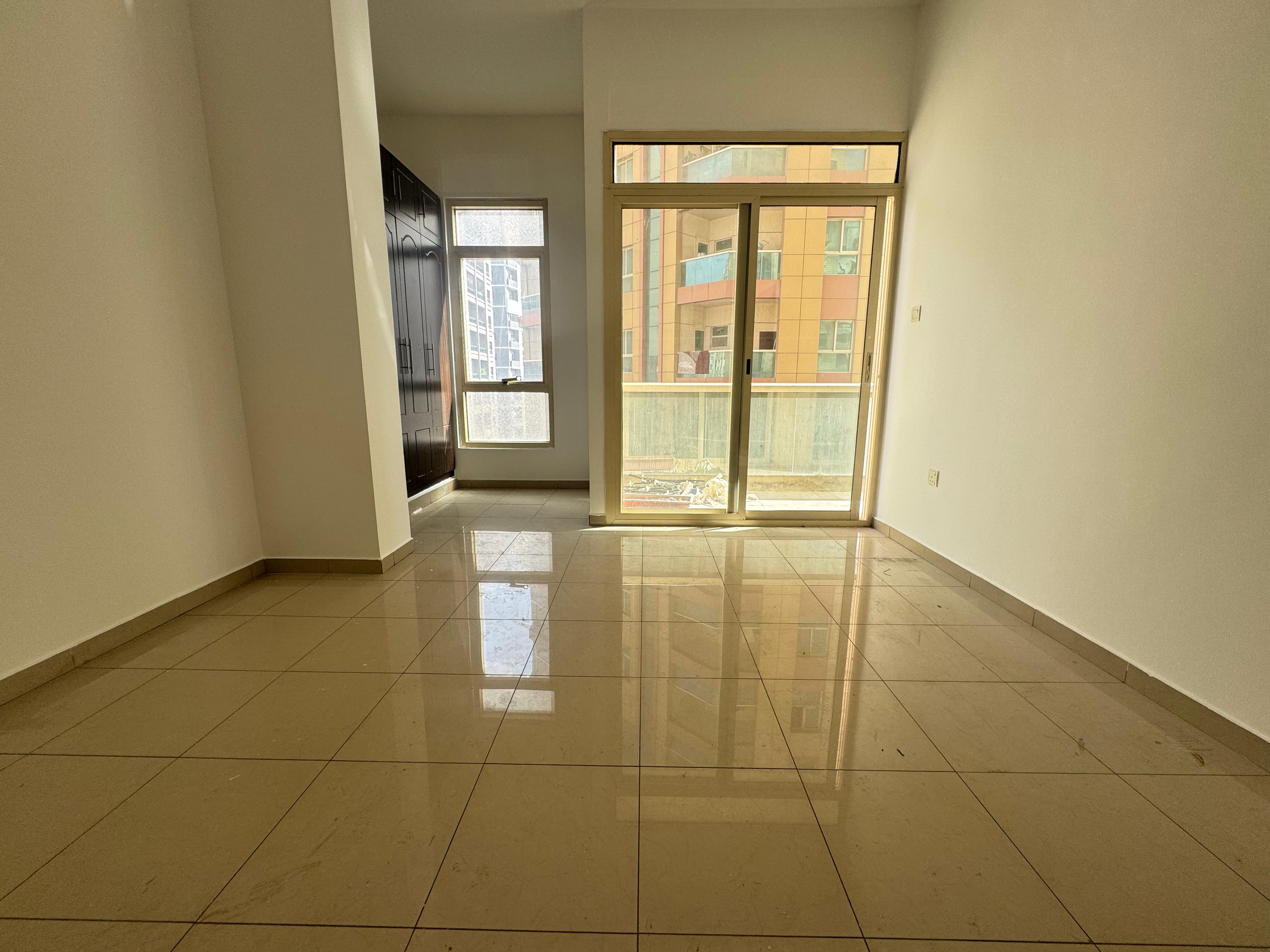 LUXURY 1BHK APT NEAR POND PARK GYM POOL MAINTENANCE FREE FAMILY BLD PRIME LOCATION