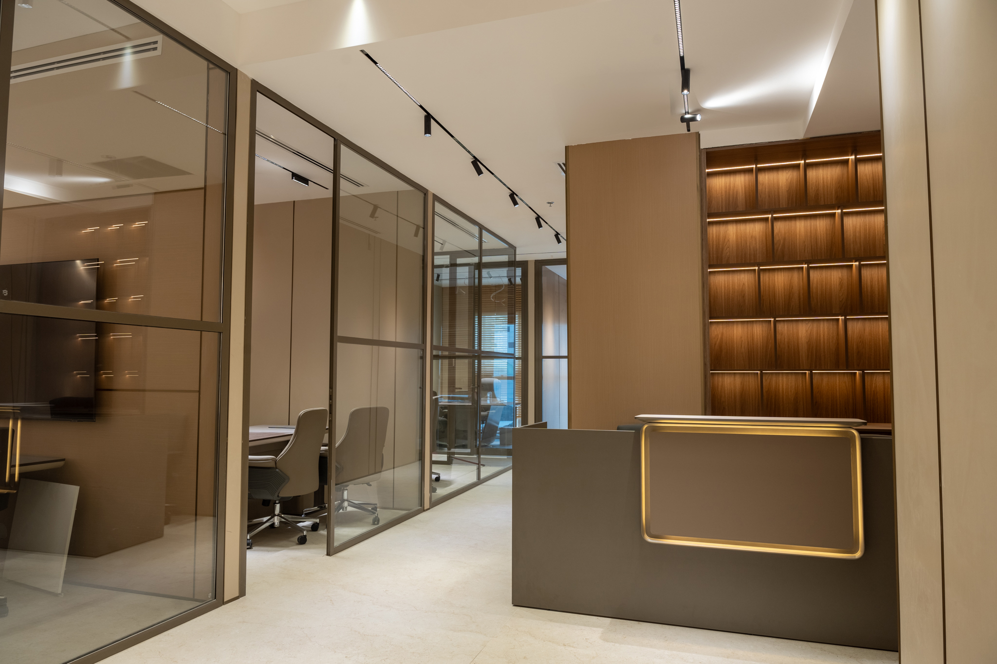Modern Office Space | Prime Location | Canal View