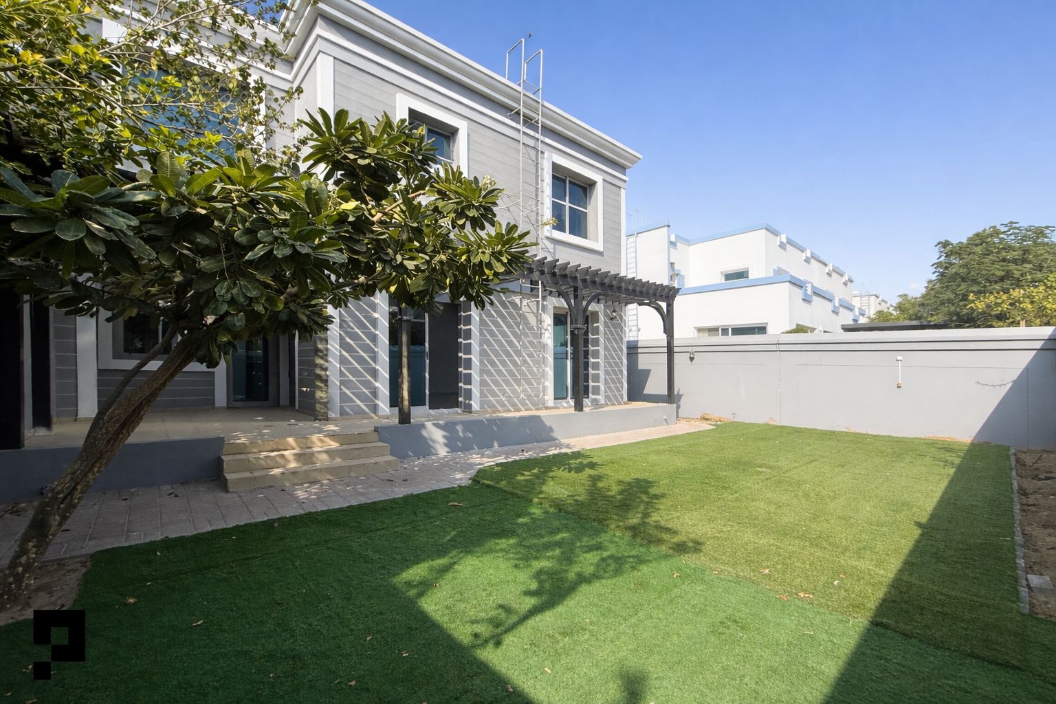 Semi Detached Townhouse | New World Style