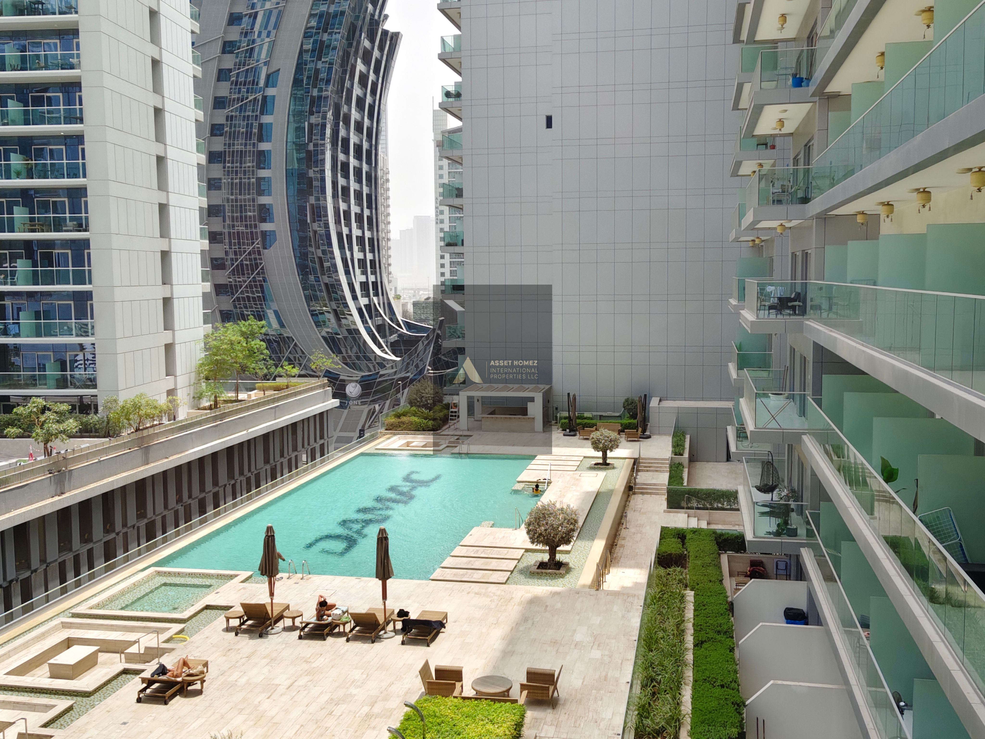 Fully Furnished 3 Bed | Pool View | Vacant