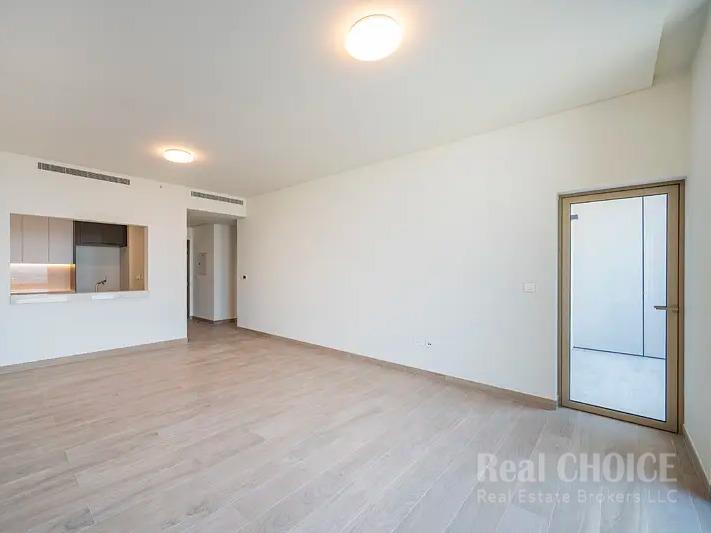 Skyline | Spacious 2-BR Apartment | Prime Location