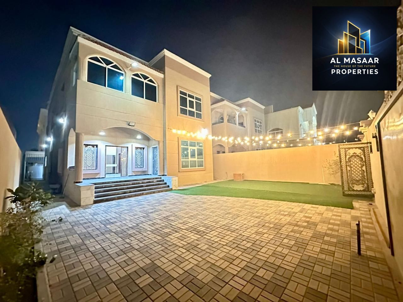 A luxurious modern villa with high-end finishing, including air conditioning, water, and electricity, freehold ownership for all nationalities – a prime opportunity for living or investment.