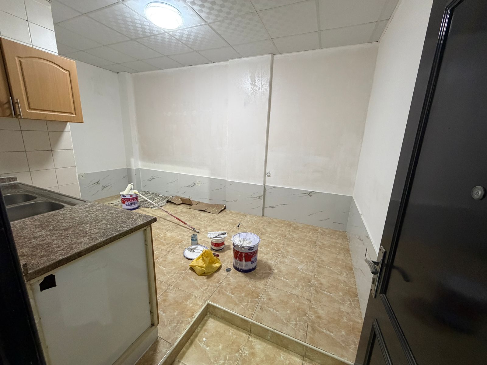 Lowest price ground floor studio apartment with split AC, full maintenance included by the owner, Al Rashidiya