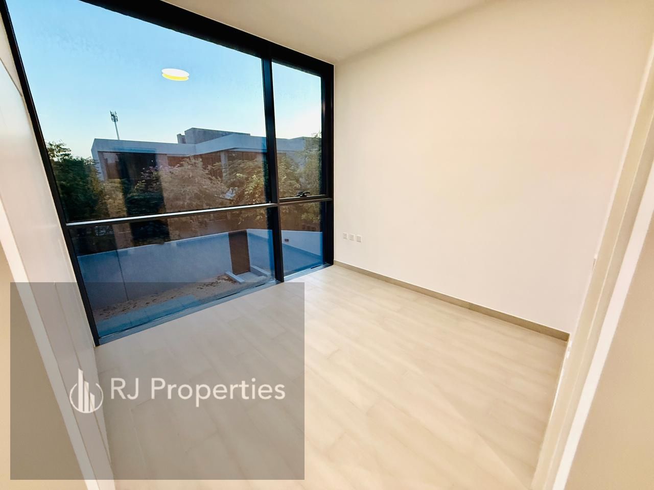 . "Townhouse for Sale - 4BHK, Ideal Location"Perfect For Family Residence