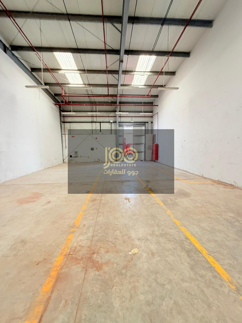 Available for rent in Umm Al Quwain 2300 sq ft warehouse Electricity 20 kilowatts