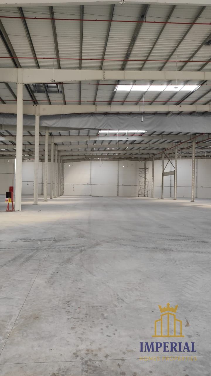 Spacious Warehouse for Rent in Umm Al Thuoob