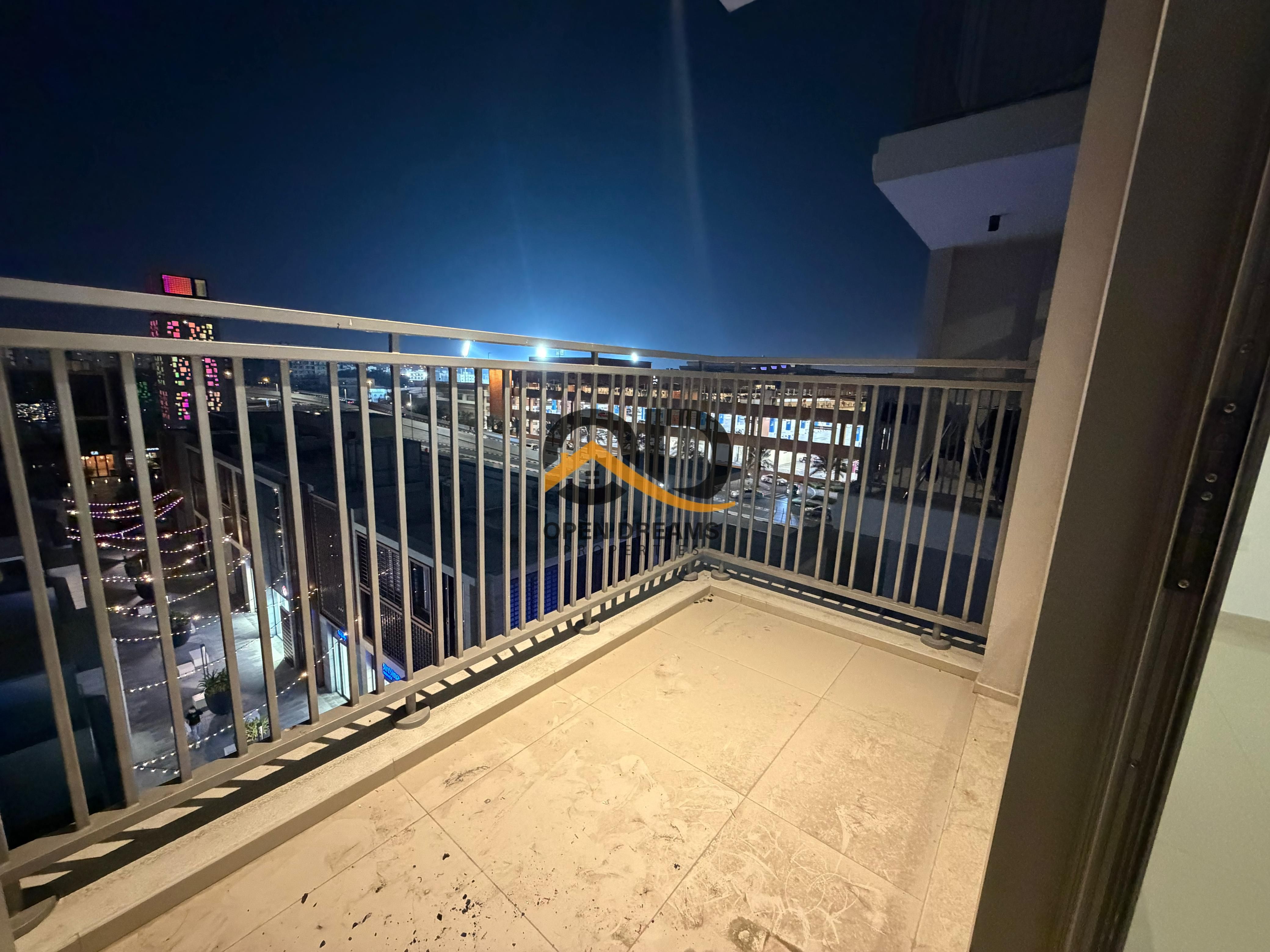 Spacious 1 bedroom | balcony | Study room | Luxurious amenities