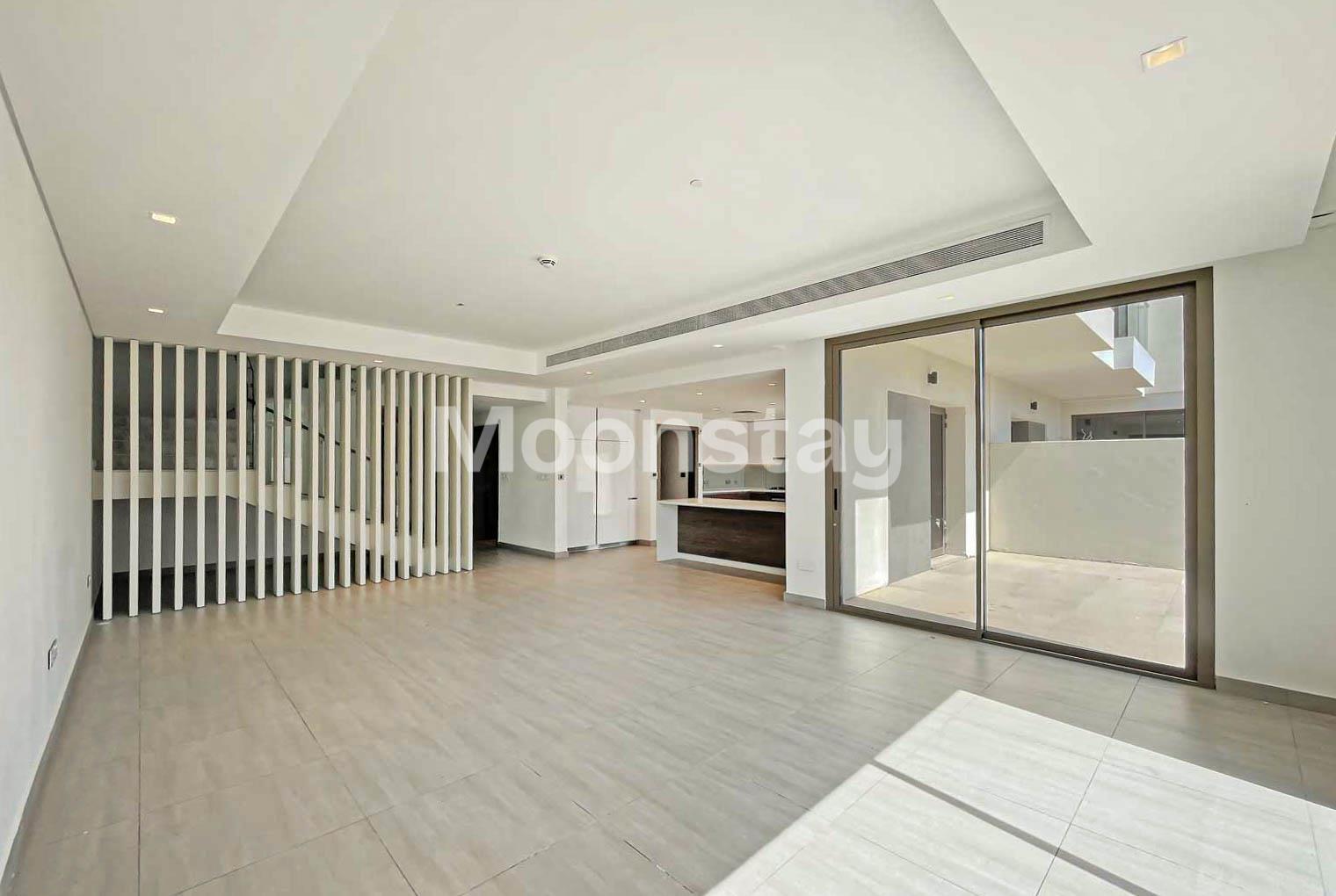 Stunning TH | Double Row | 3X | Vacant Now
