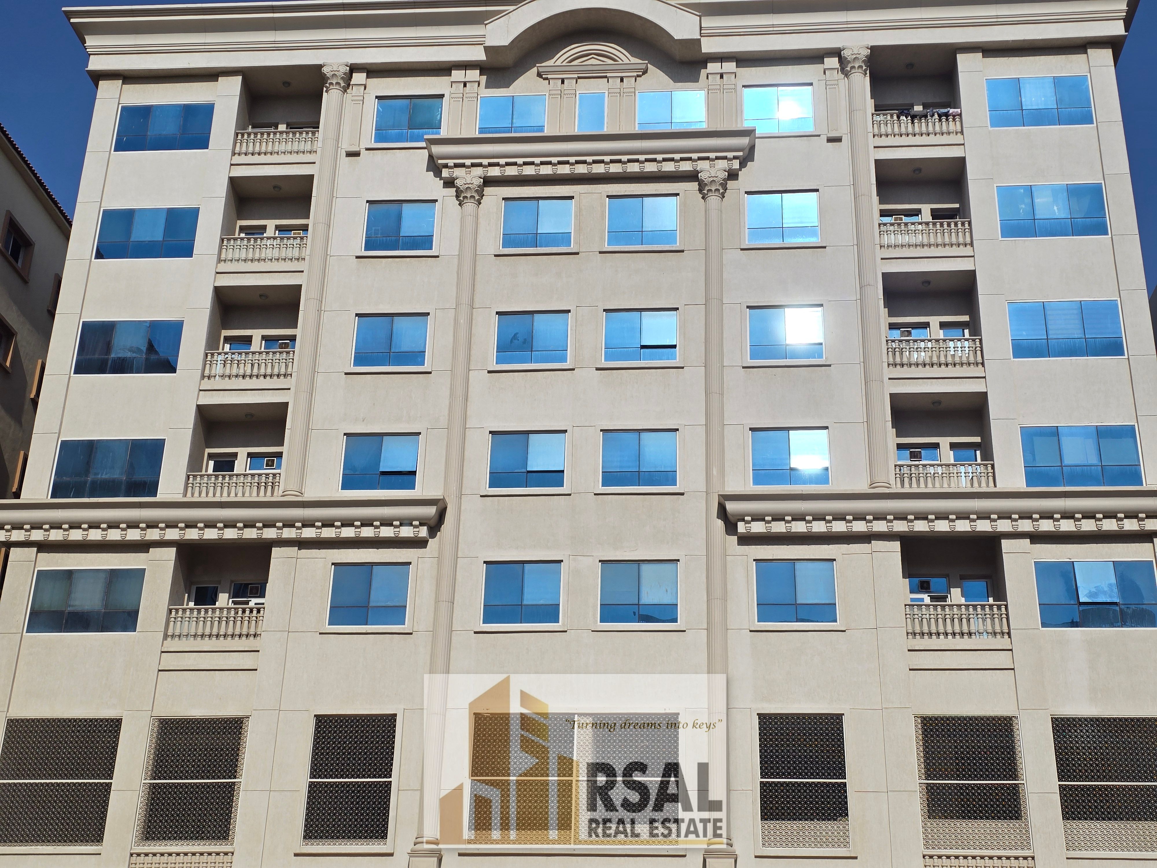 Brand new 1BHR Ready to move In New muwailah commercial Sharjah ?