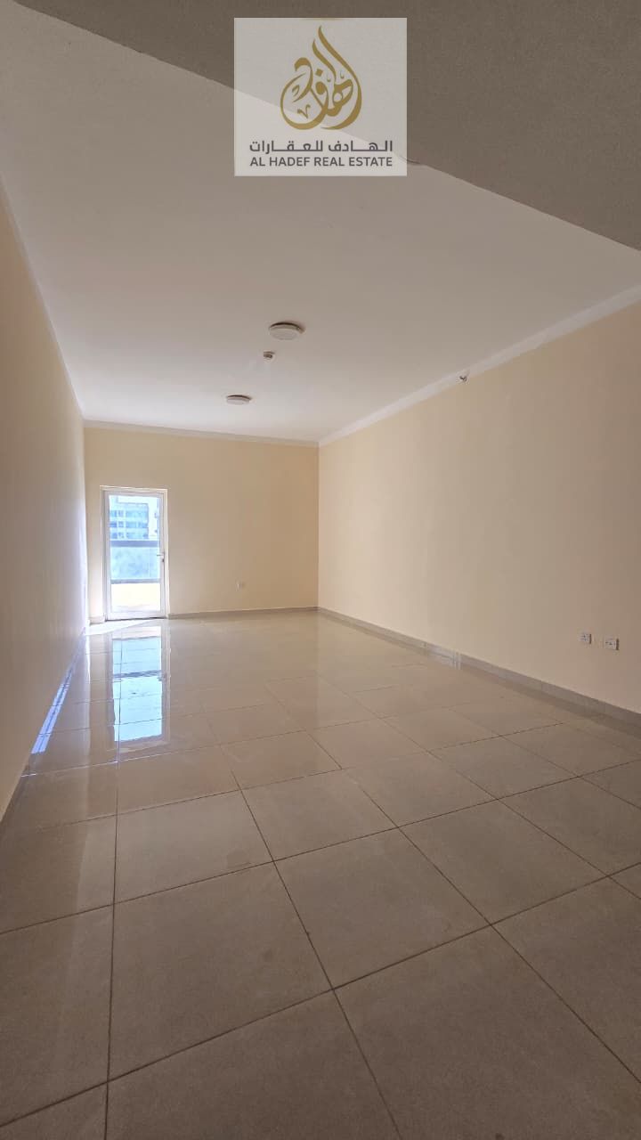 Apartment with 3 bedrooms, a living room, 3 bathrooms, a separate storage room, very spacious areas, gas, central air conditioning, and a prime locati