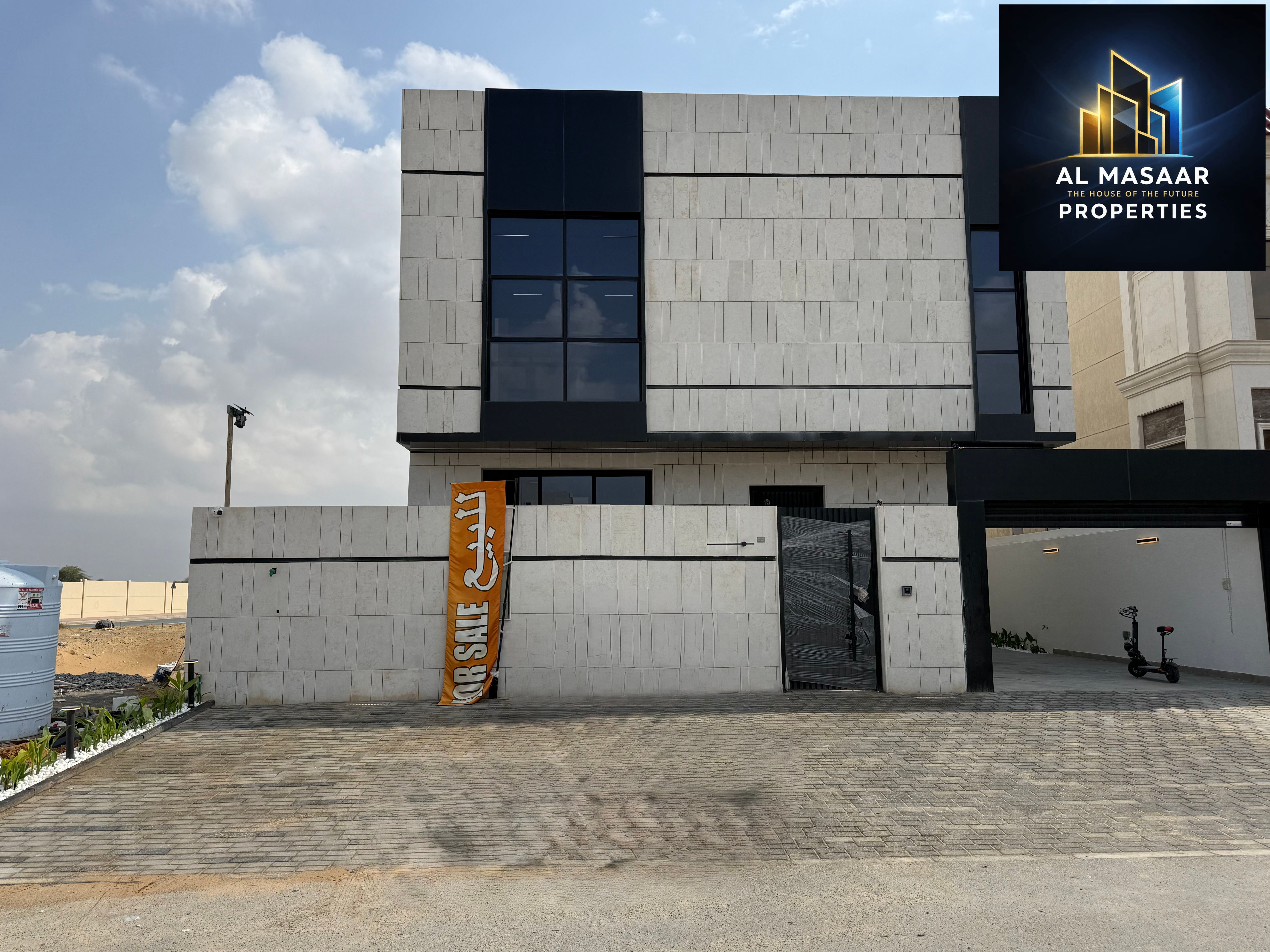 Luxury villa with a swimming pool, 6 master bedrooms. Price includes all fees.