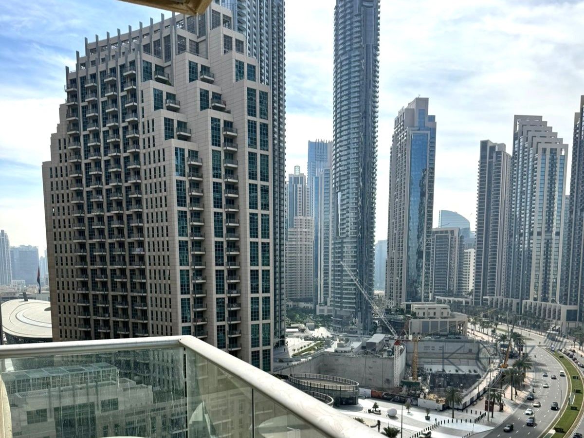 Mid Floor l Sea View l Well Maintained