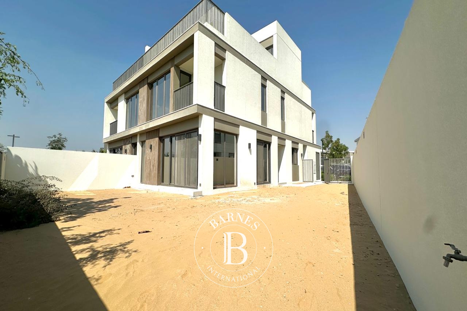 Large Plot | Close to Park | Appliances Included