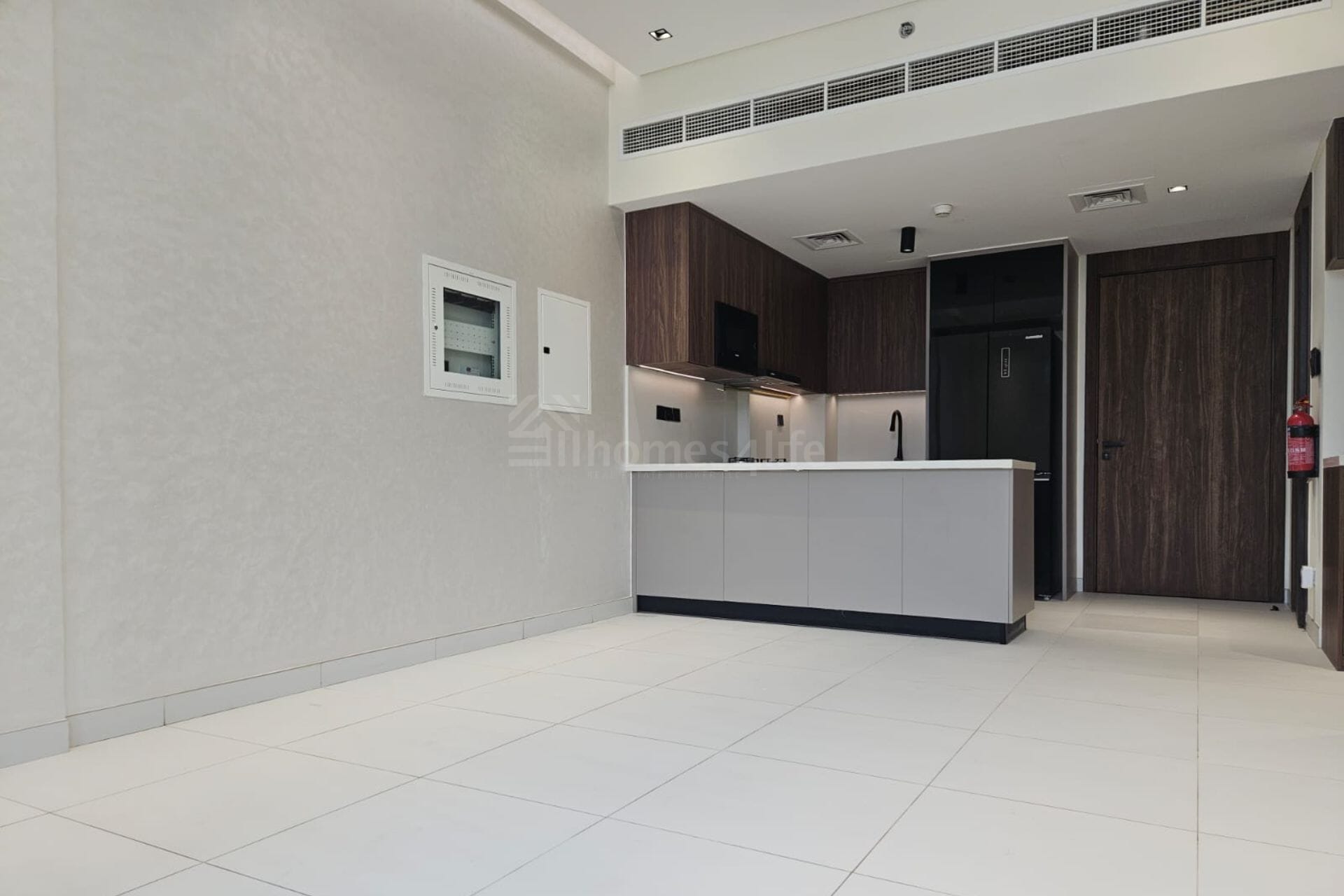 Pool view | Brand new | Multiple cheques