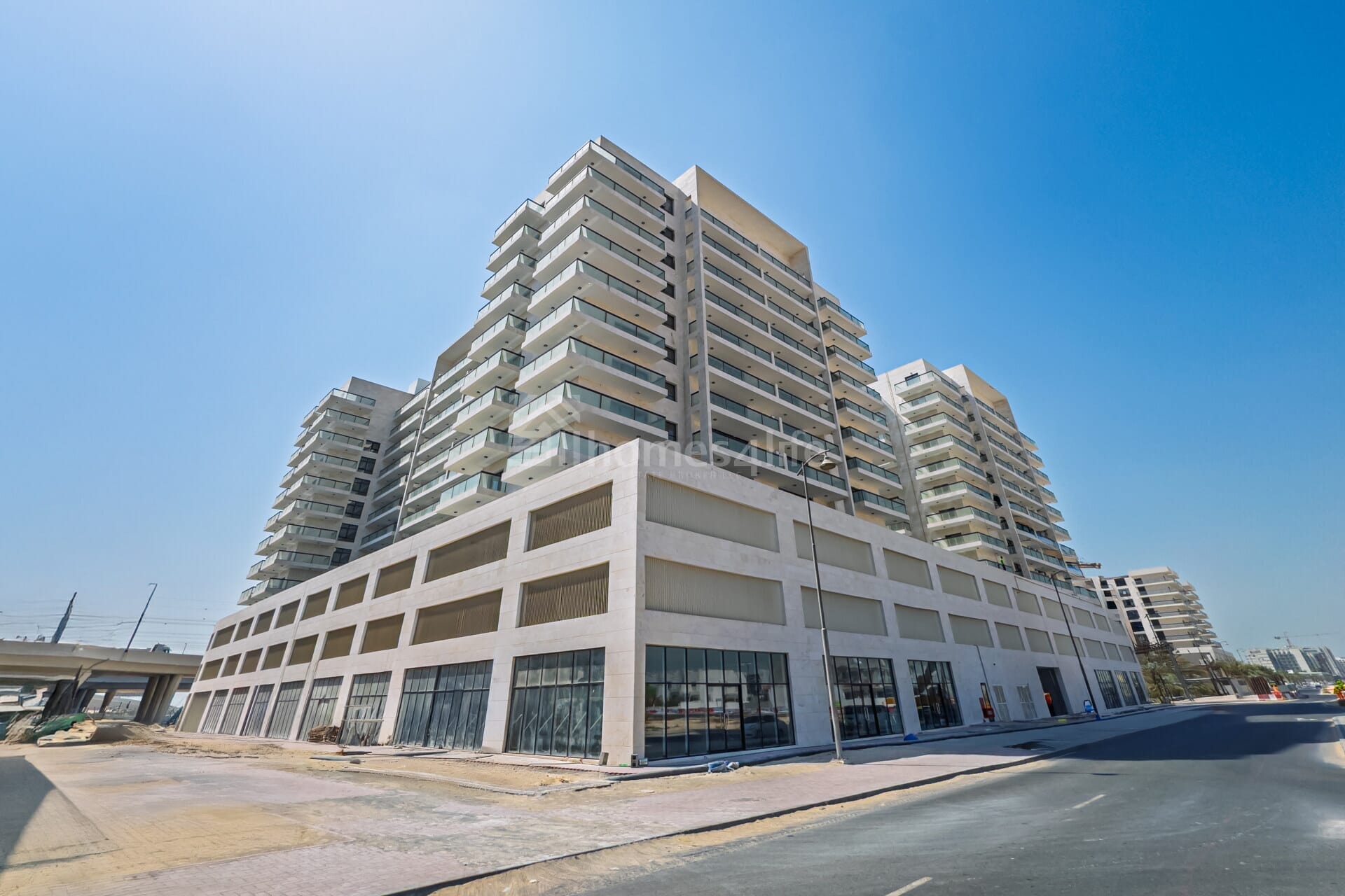 LARGE PENTHOUSE | PRIME LOCATION | SPACIOUS LAYOUT