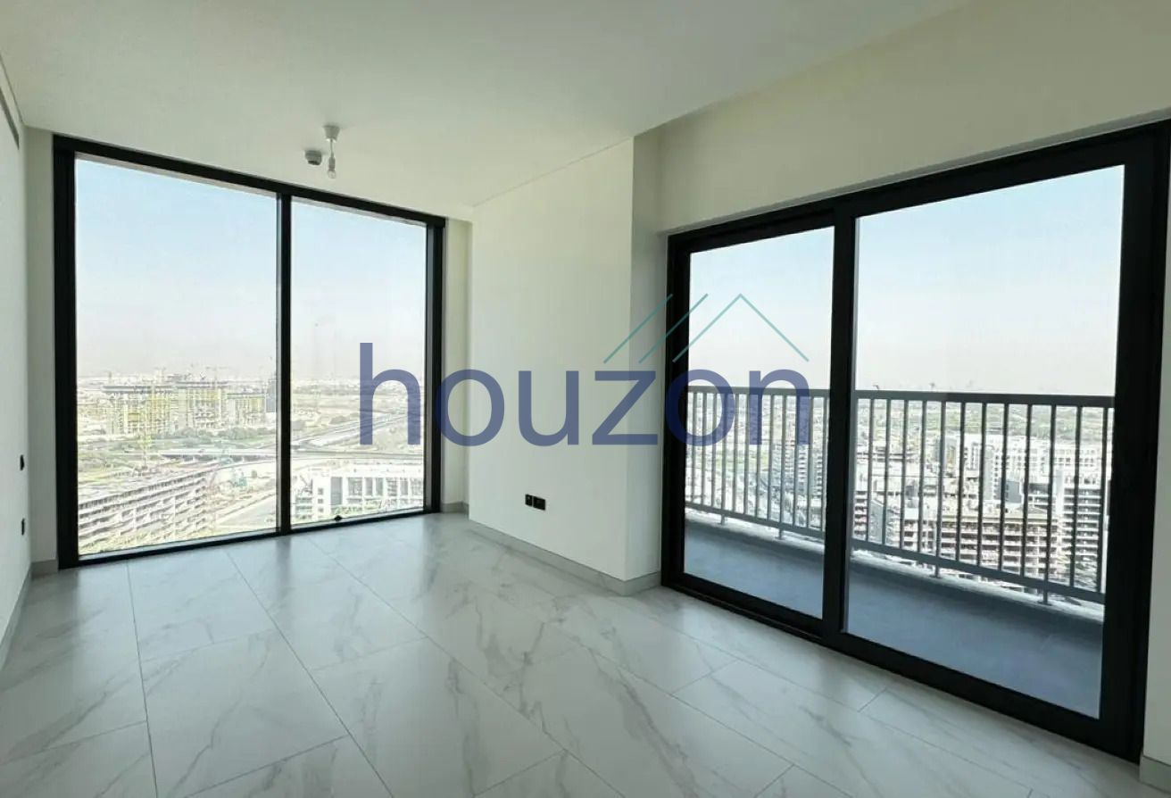 High Floor 3BR + M/R | Vacant | Waterfront View