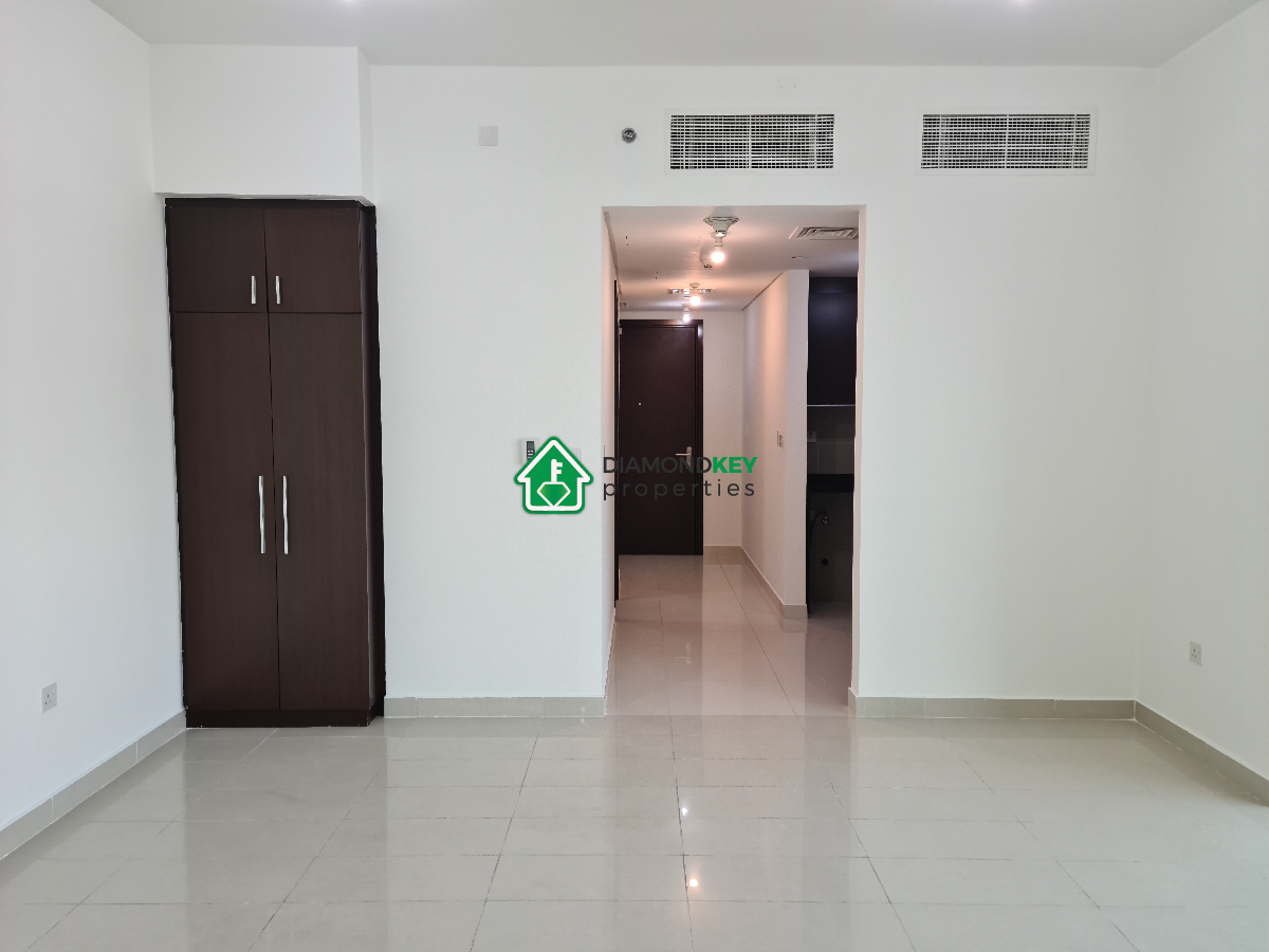 Huge Studio| Open View| High ROI|