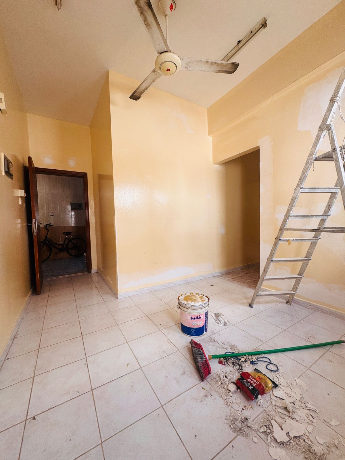Excellent price, one bedroom and living room, excellent location, suitable for families, with free maintenance from the owner. Family buildings.