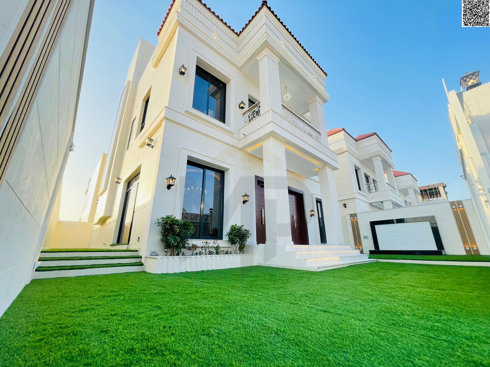 Villa for sale near the mosque, ground floor, first floor and roof, 5 master bedrooms, close to Sheikh Mohammed Bin Zayed Road.