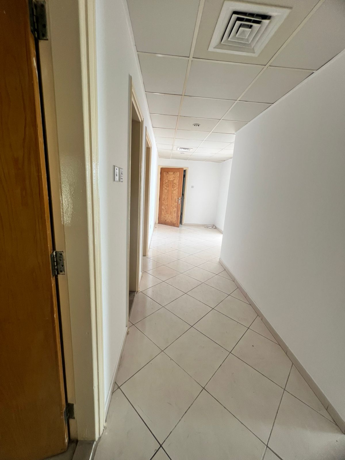 For rent in Sharjah, Al Majaz 3 area Available: 3 bedrooms, living room with storage, 3 bathrooms, balcony, and large kitchen.