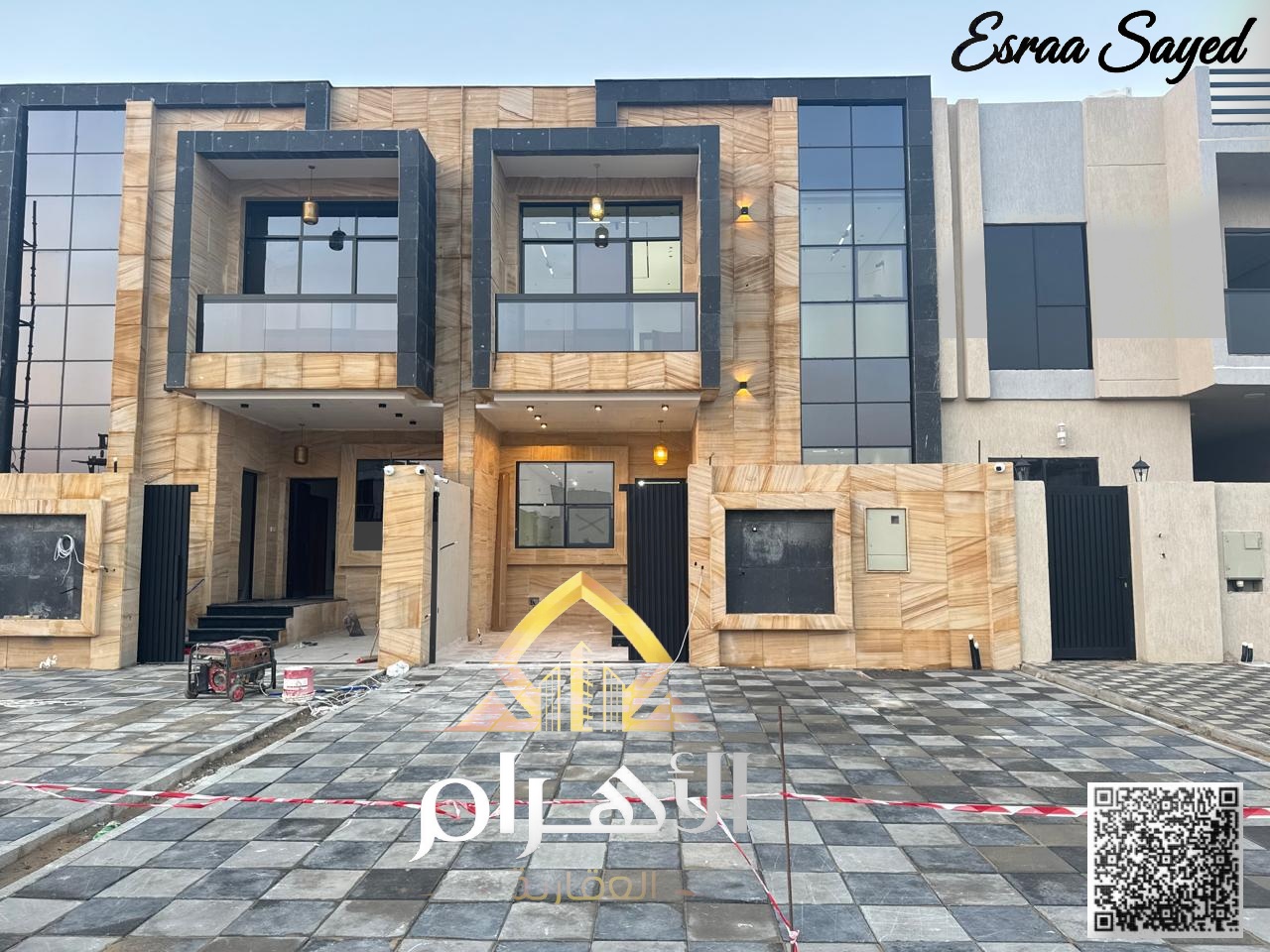 In a very special location, a 5-bedroom villa with master bedrooms, priced including registration fees, close to the mosque.