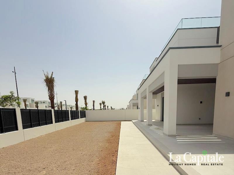 Near the Amenities | Ready to Move | Modern Layout