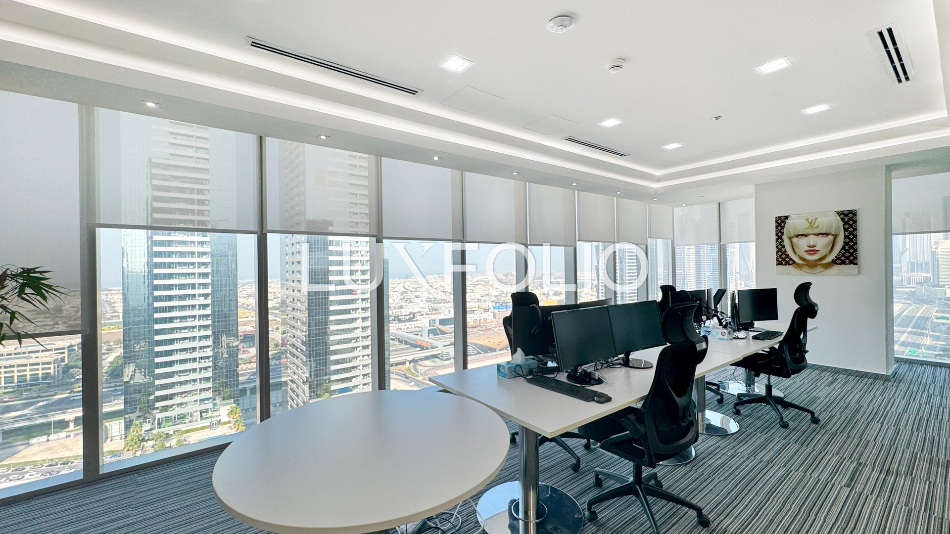 Corner Office | 4 Parkings | Next to Metro