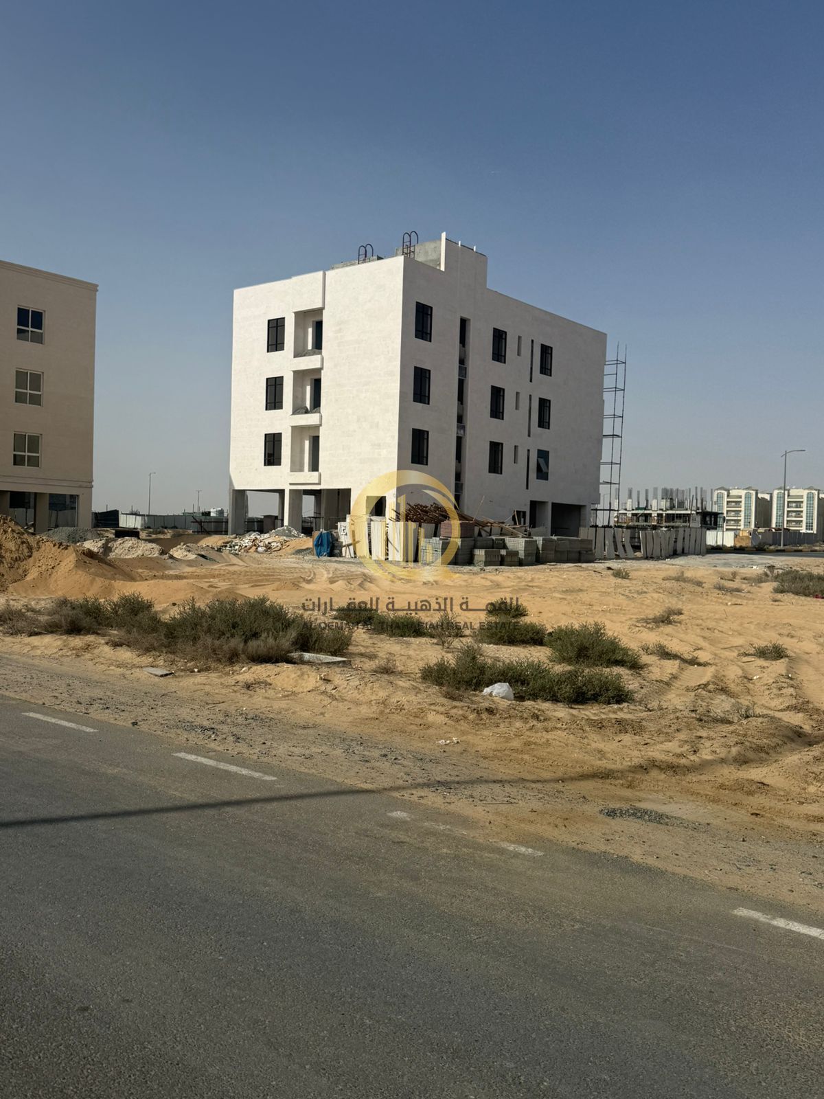 For sale: Commercial land in Al-Hawshi, Al-Bidaa suburb. Prime location on a corner with two streets, 24m and 12m. Commercial and residential permit f