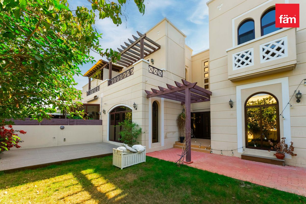 Prime Location Townhouse | Single Row