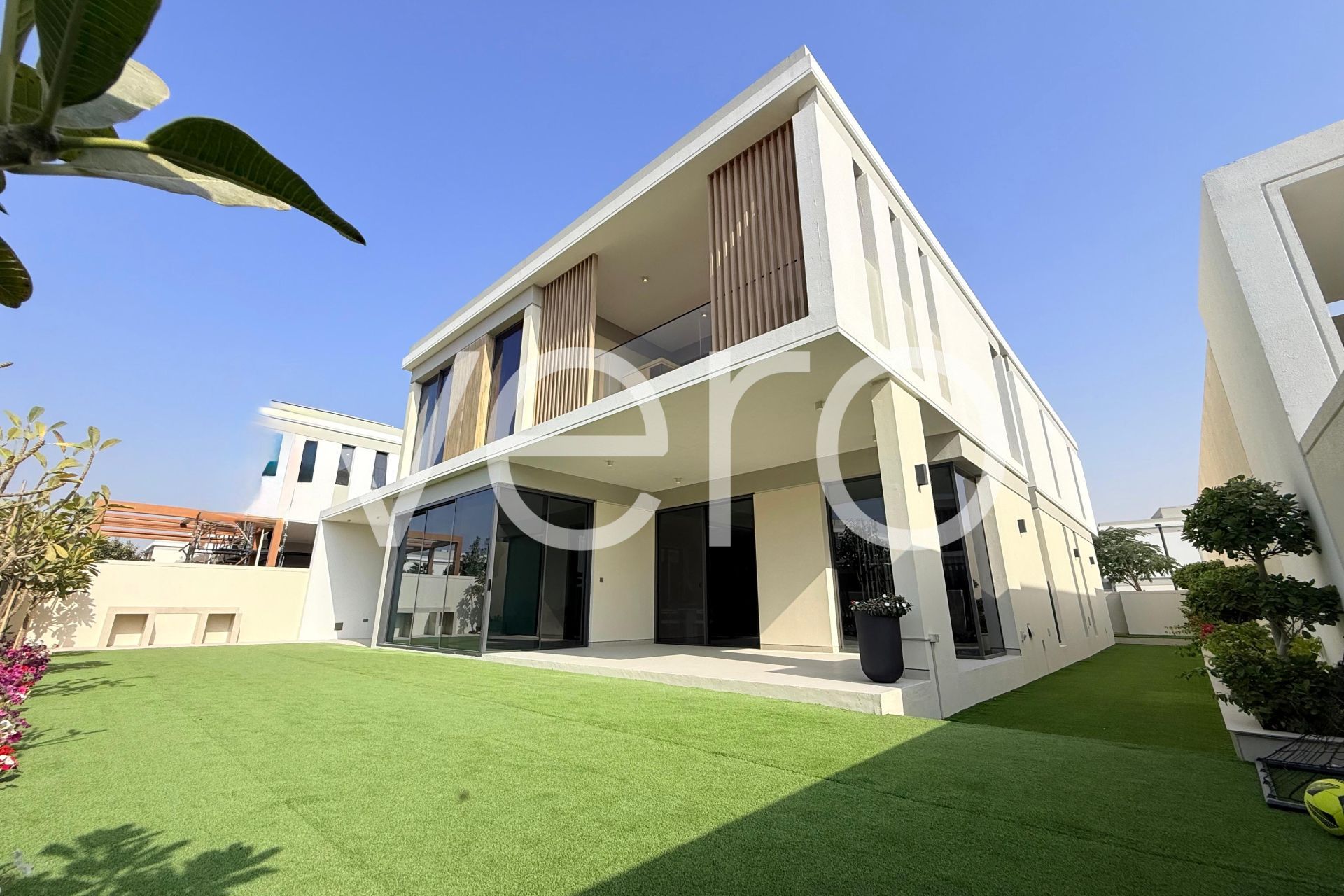Fully Upgraded 5BR | Park View | Immaculate