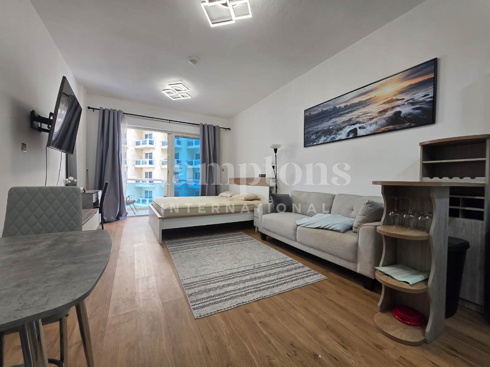 Fully furnished l Bills included l 6 Cheques