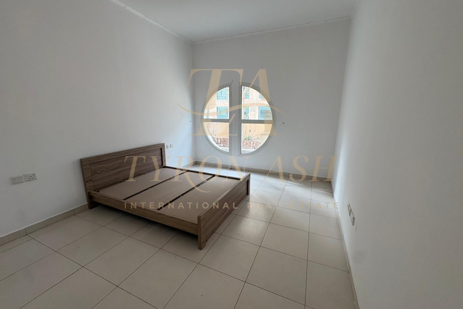 CHILLER FREE | CLOSE TO METRO | VACANT