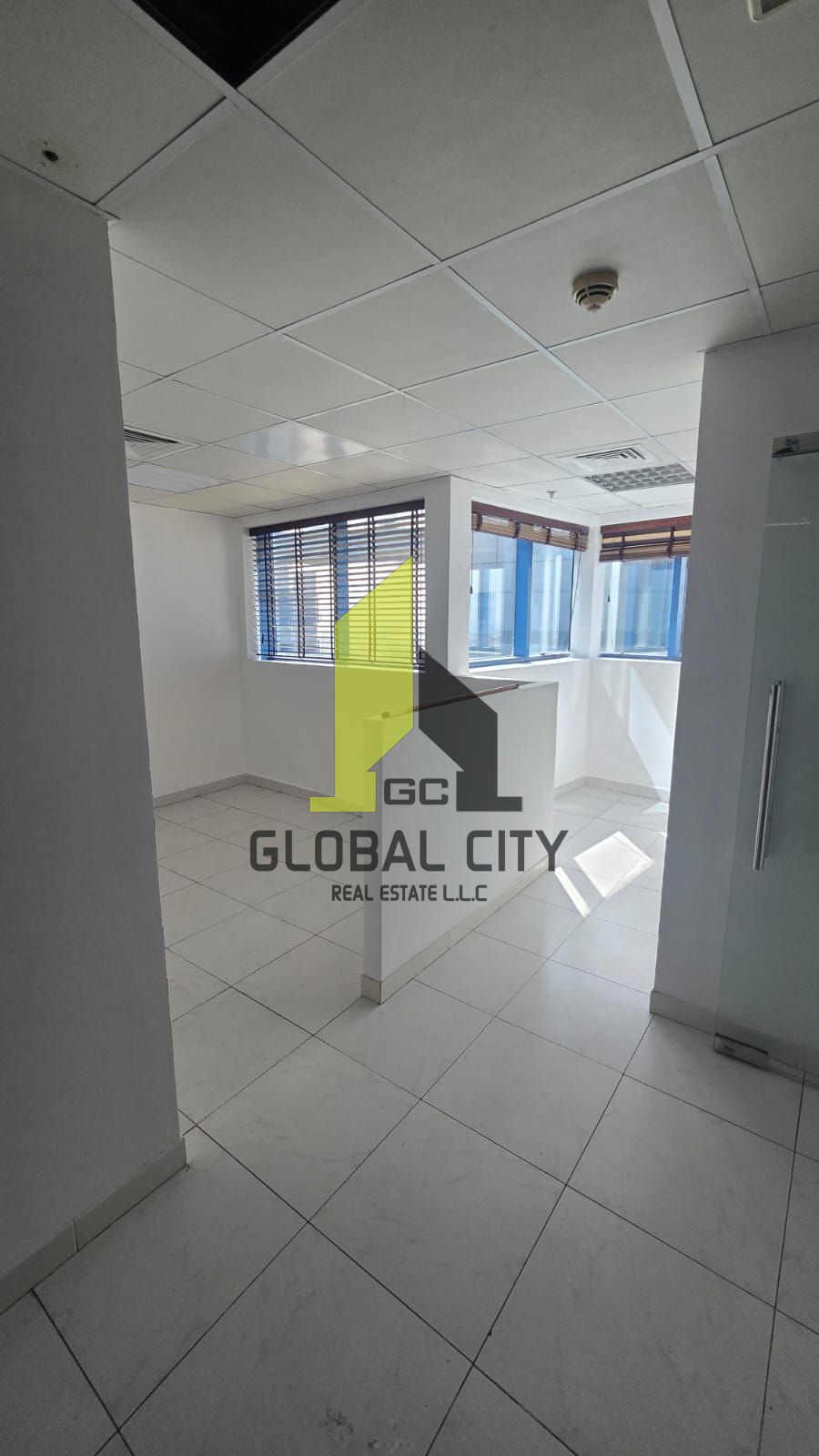 SPACIOUS OFFICE AVAILABLE FOR RENT ONLY IN 43000