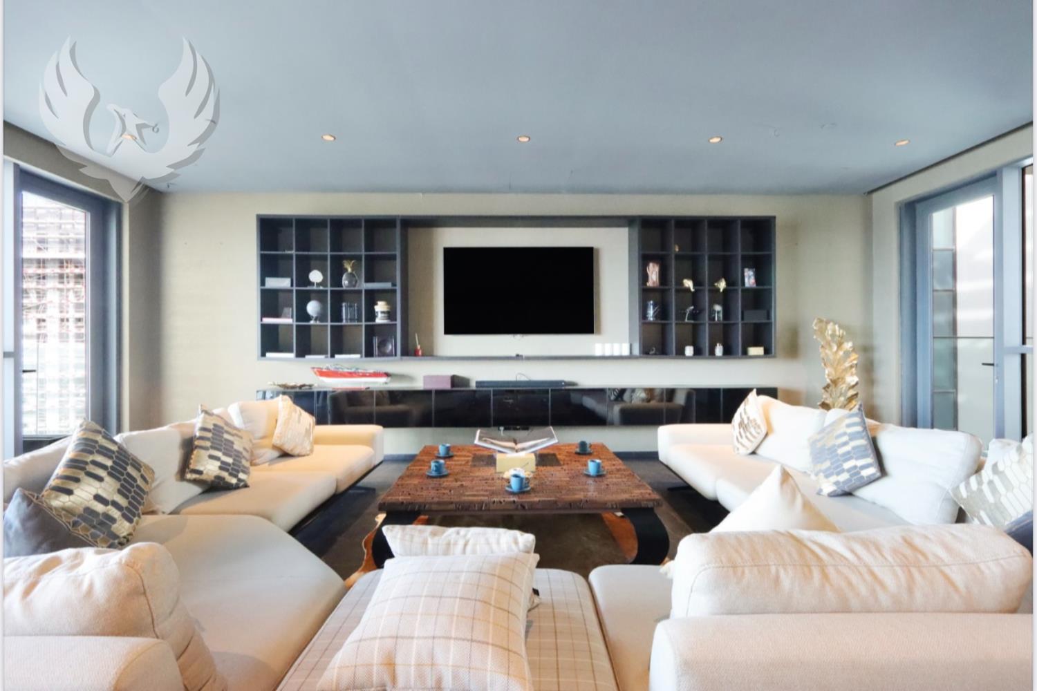 Fully Furnished 3 Bedrooms Luxury Upgraded