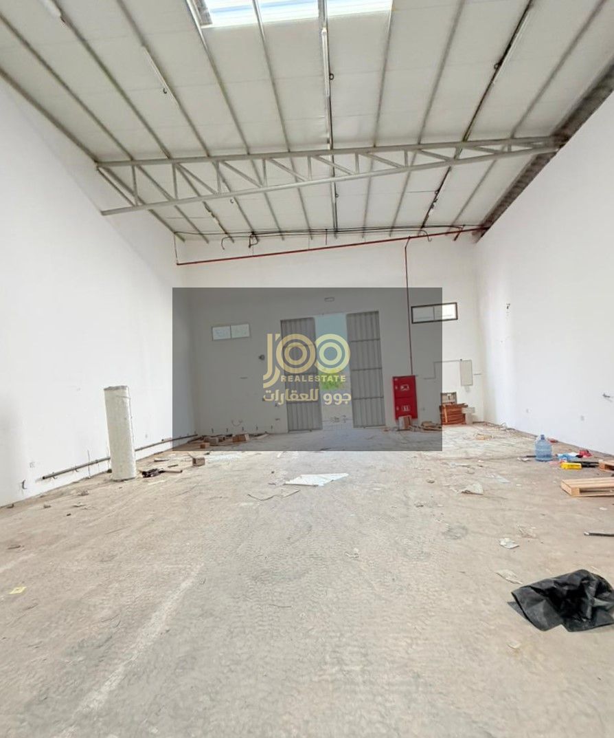 A suitable option for businesses and merchants, close to main roads, prime location. Electricity 25