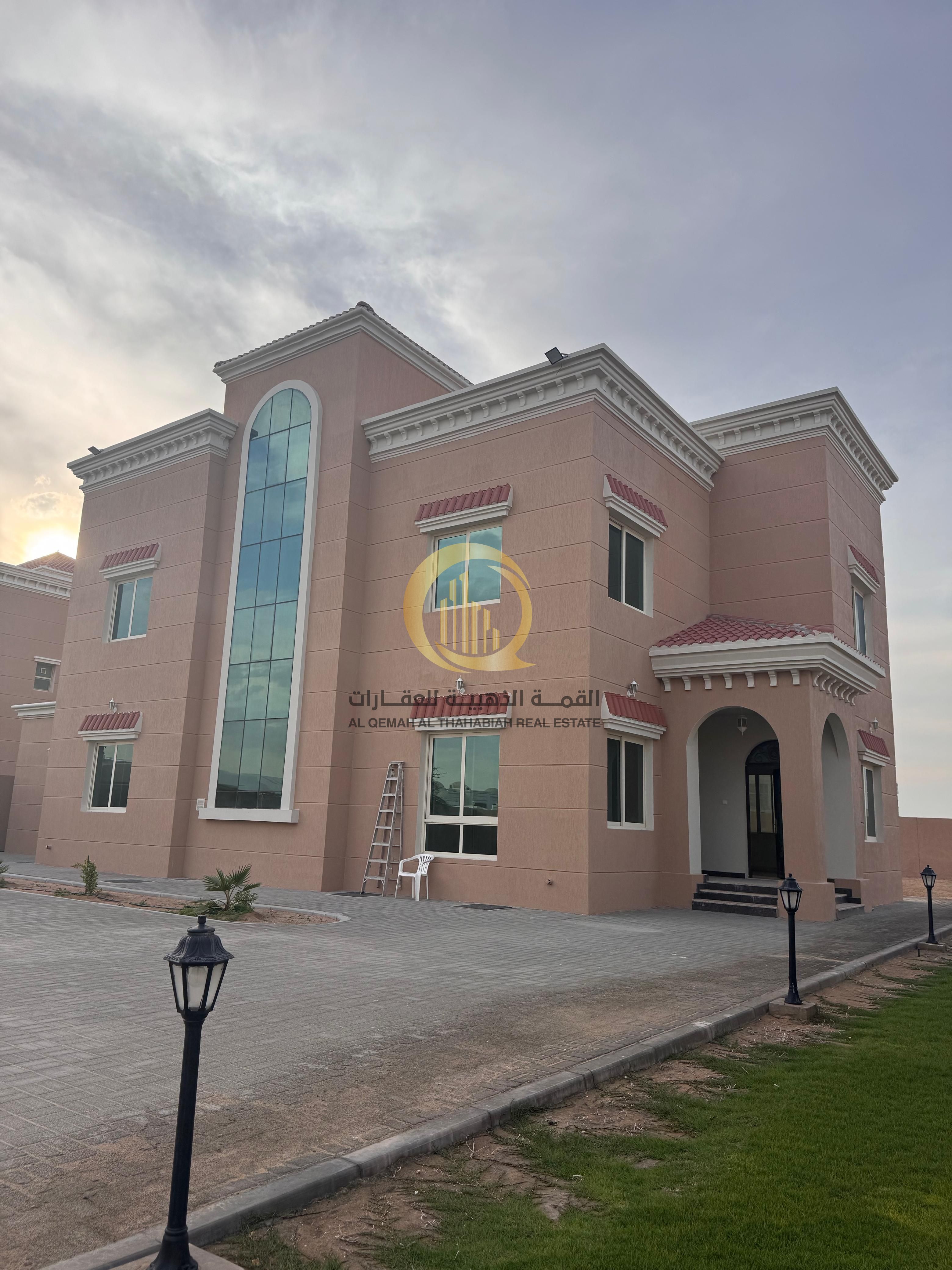 For sale: a luxurious villa in Al-Georgia with an area of 19,000 sq ft, featuring a classic design and a strategic location.