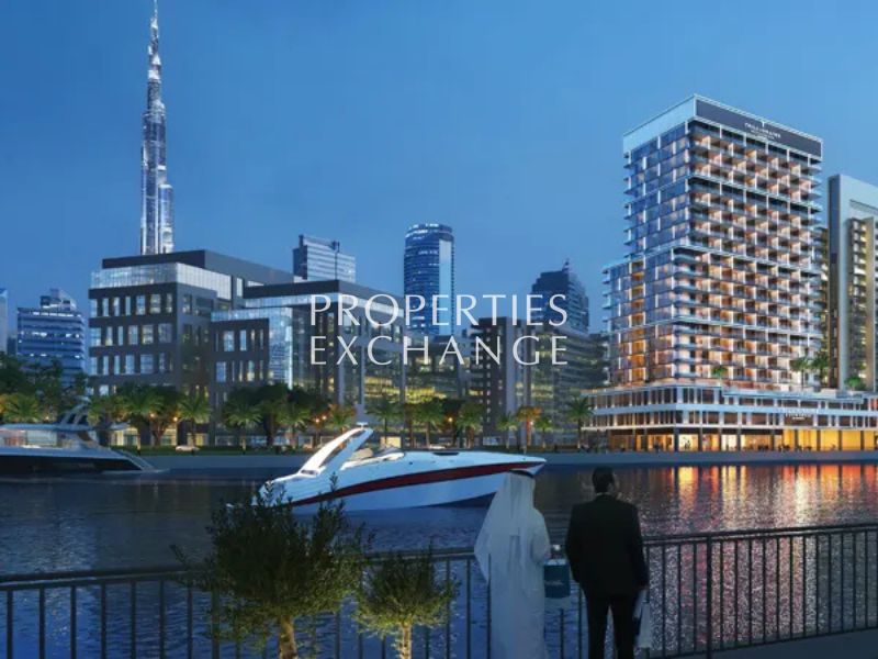 Burj Khalifa View | Canal Waterfront Living I Private Jacuzzi